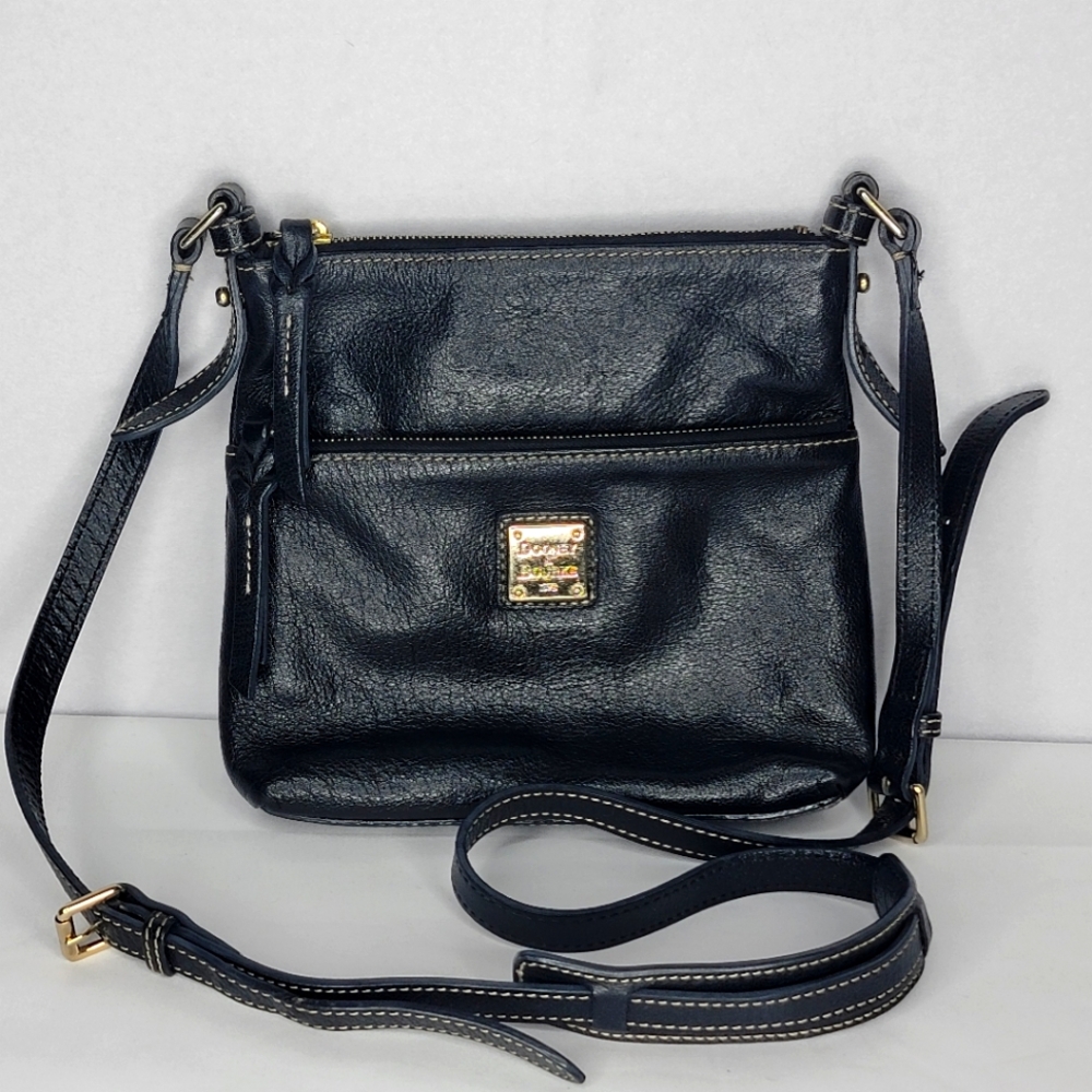 Dooney & Bourke Black Leather Crossbody Bag. P127‎